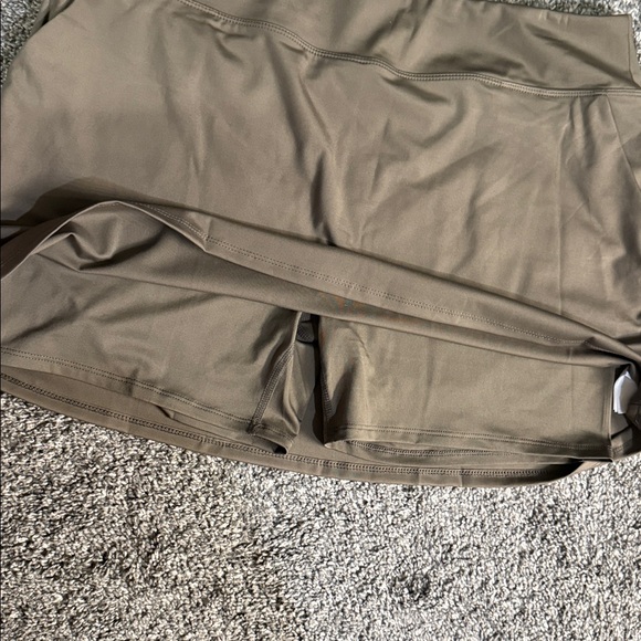 Tommy Bahama Tan NWT skort - Picture 3 of 5